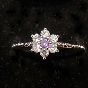 NWOT Amethyst Flower Ring Center Stone Surrounded By White Diamond-like Gems 9.5